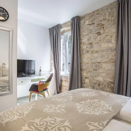 ゲストハウス セントロ ディ セントリルームズ