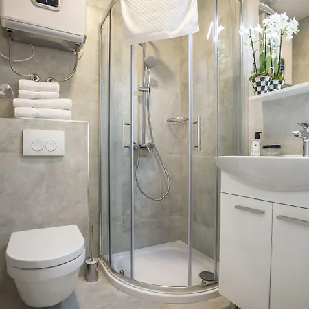 セントロ ディ セントリルームズ 4*