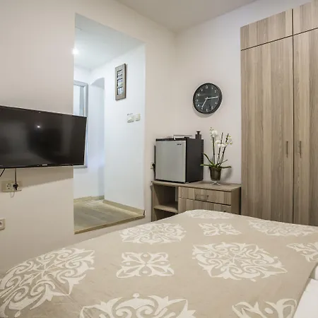 セントロ ディ セントリルームズ 4*