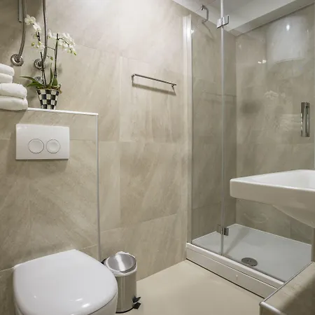 セントロ ディ セントリルームズ ゲストハウス 4*