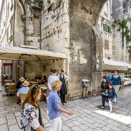 ゲストハウス セントロ ディ セントリルームズ スプリト