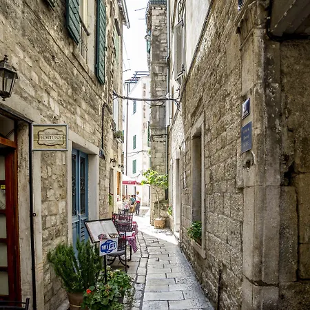 セントロ ディ セントリルームズ ゲストハウス