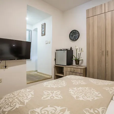 ゲストハウス セントロ ディ セントリルームズ