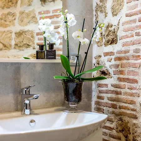 セントロ ディ セントリルームズ ゲストハウス